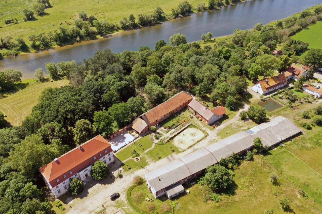 Gutshof Elbschloss Kehnert - Pension&Ferienwohnungen Exterior foto